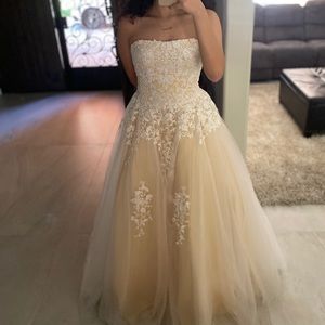 Prom/wedding dress
